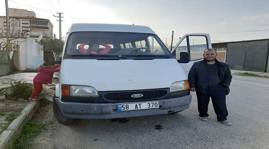 E�ine k�zd� minib�sten atlad�