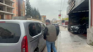 Eşinin bıçakladığı adam, eşini adliye çevresinde tüfek ile bekledi
