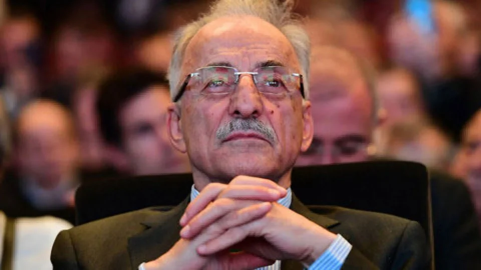 Eski SHP Genel Ba�kan� Murat Karayal��n, CHP'den istifa ederek YEN� Parti'ye kat�ld�
