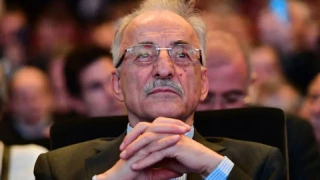 Eski SHP Genel Ba�kan� Murat Karayal��n, CHP'den istifa ederek YEN� Parti'ye kat�ld�