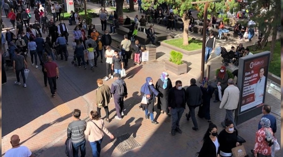 Eskişehir kırmızı renge boyandı