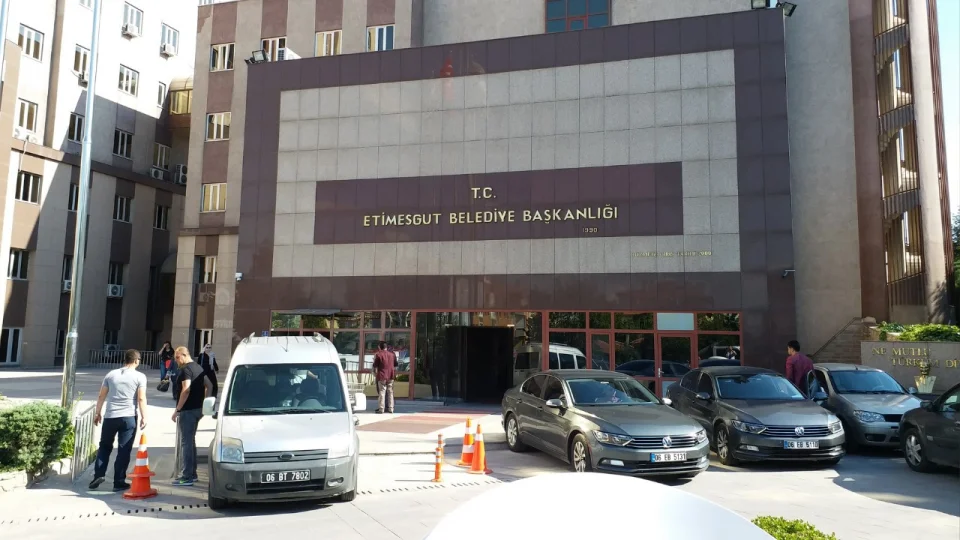 Etimesgut Belediyesi soru�turmas�nda 7 ki�i tutukland�