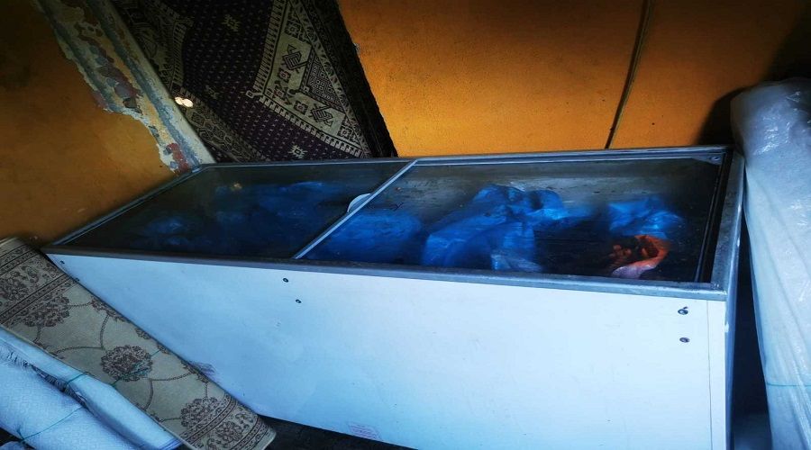 Etleri hal� y�kama yerinde saklam��lar