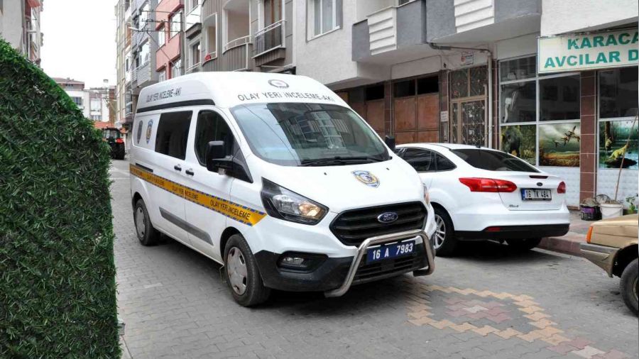 Evde tek bırakılan çocuk ölü bulundu