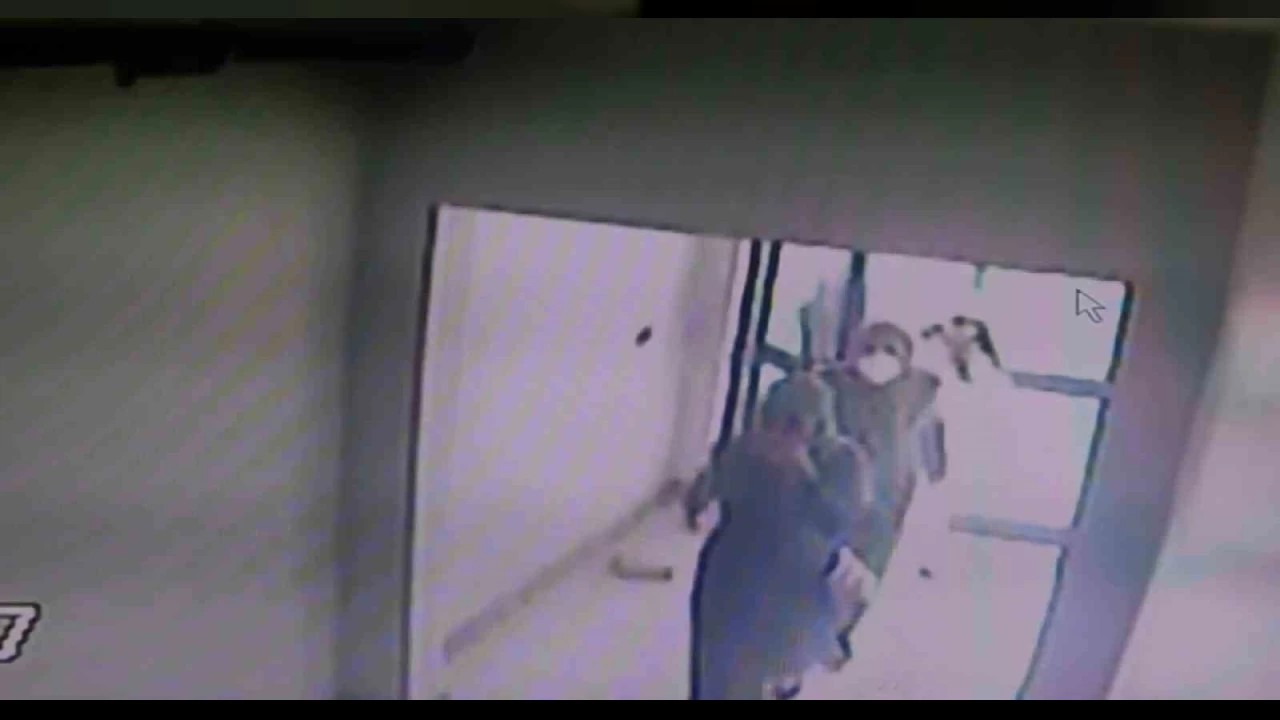 Evden 100 gram alt�n �alan kad�n yakaland�