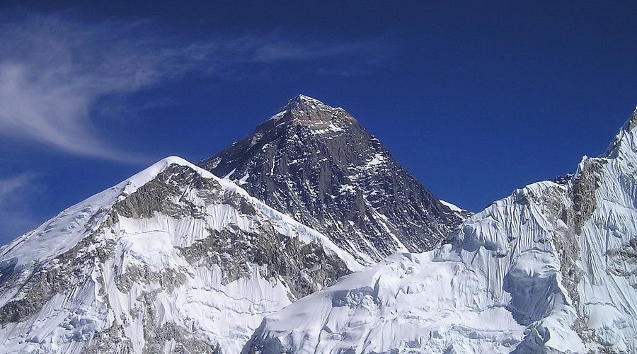 Everest Dağı'nın yüksekliği yeniden hesaplandı