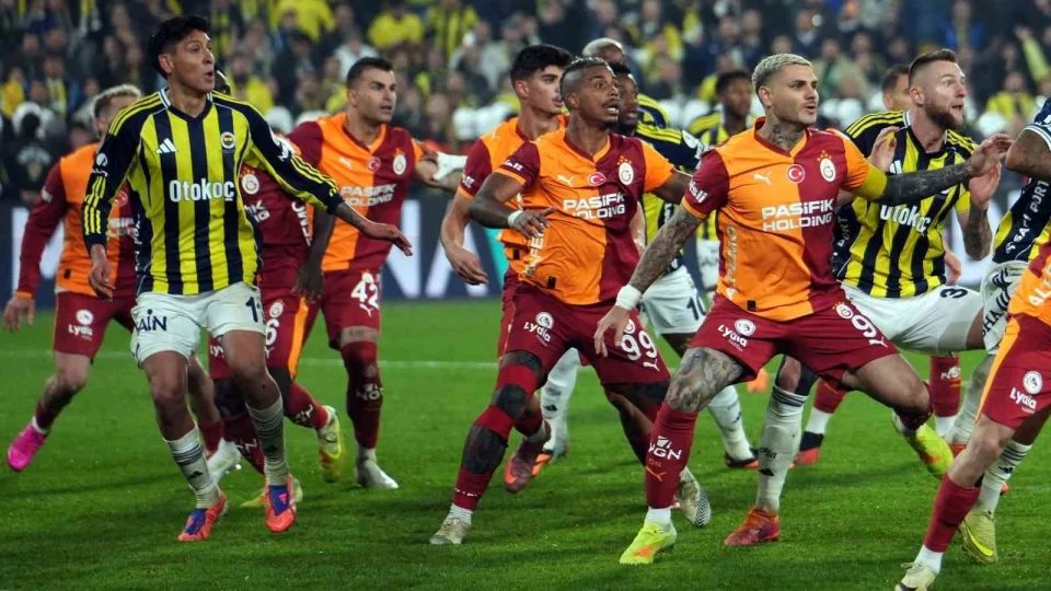 Ezeli rekabette sar�-lacivertlilerin 150'ye 130 �st�nl��� bulunuyor