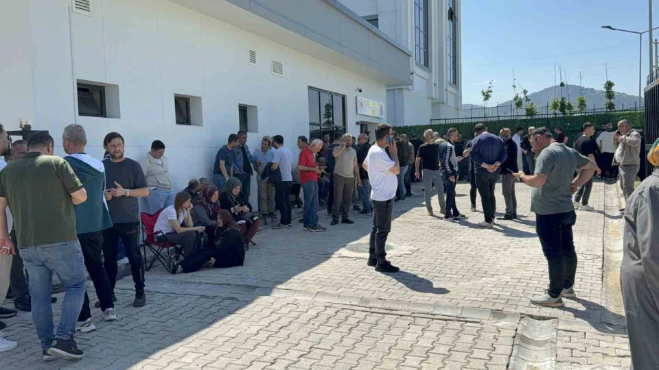 Fabrikada 3 ki�inin �ld��� elektrik facias�n�n detaylar� belli oldu: Su pompas�n� tamir ederken can verdiler