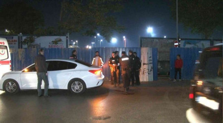 Fatih'te bir kişi şantiye bariyerlerinin arkasında ölü bulundu