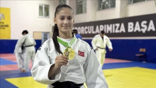 Fatma Zehra, kazand altn madalyay Filistinlilere armaan etti