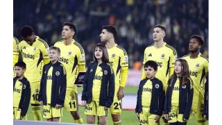 Aziz Y�ld�r�m'�n k�z� Fenerbah�e - Konyaspor ma��nda seromonide