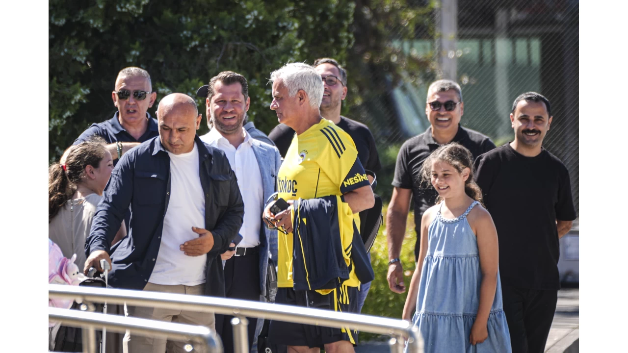 Fenerbah�e, yeni sezon haz�rl�klar� i�in Portekiz'e gitti