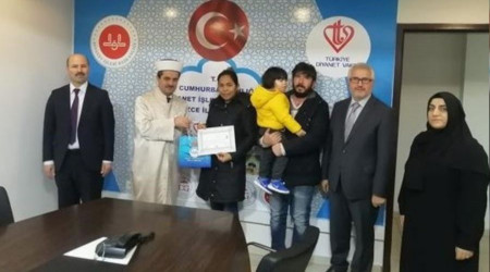 Filipinler vatandaşı "Aleyna" ismini alarak Müslüman oldu