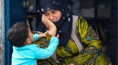 Fotoğraf ödülünü tedavi gören çocuklar için bağışladı