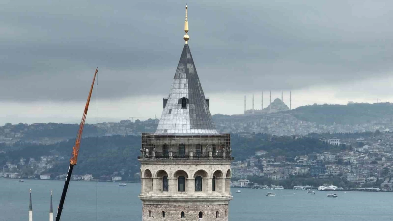 Galata Kulesi'nin alemine paratoner tak�ld�