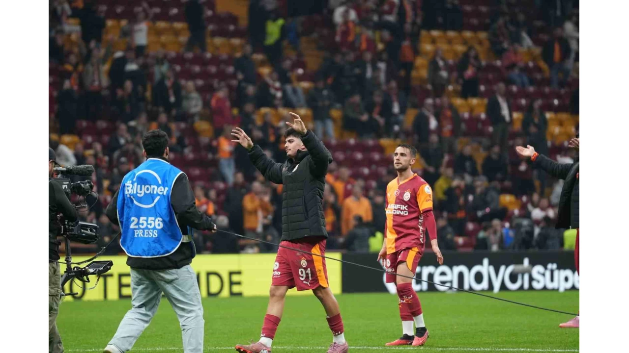 Galatasaray'da maç sonu üçlüsü Arda Ünyay'dan