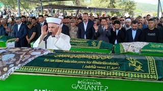 Gaziantep'teki feci kazada ölen 9 kişi aynı köyde defnedildi