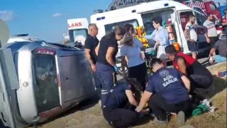 Gelibolu'da minibüs ile otomobil çarpıştı: 1'i ağır 7 yaralı