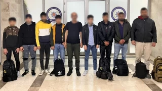 Göçmenler, sınır tellerini kesmek için yanına aldıkları makas ile yakalandı