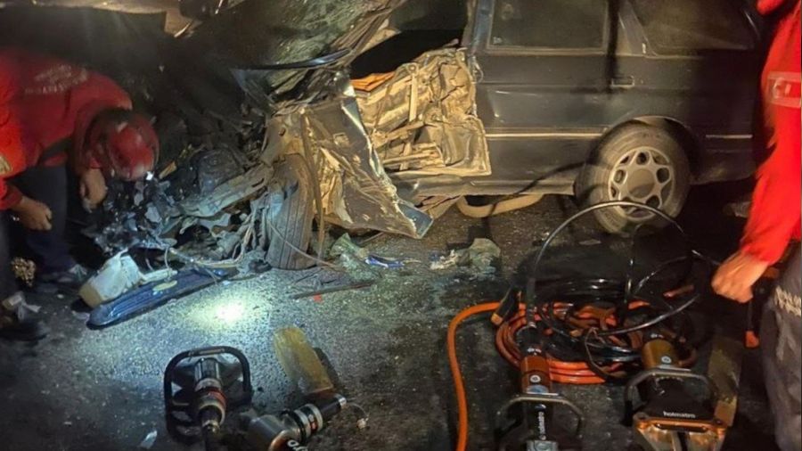 G�nen-Manyas karayolunda feci kaza: 1 �l�, 1 yaral�