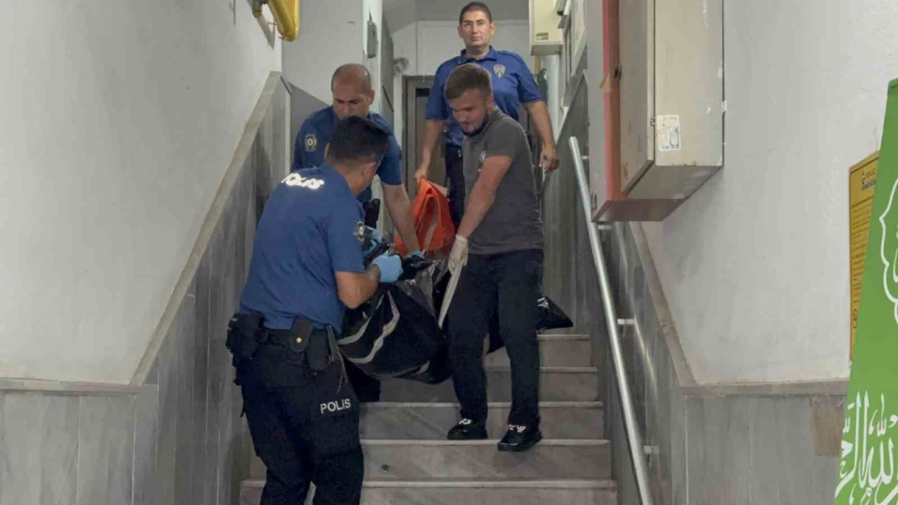 Gurbet�i, evinde �l� bulundu