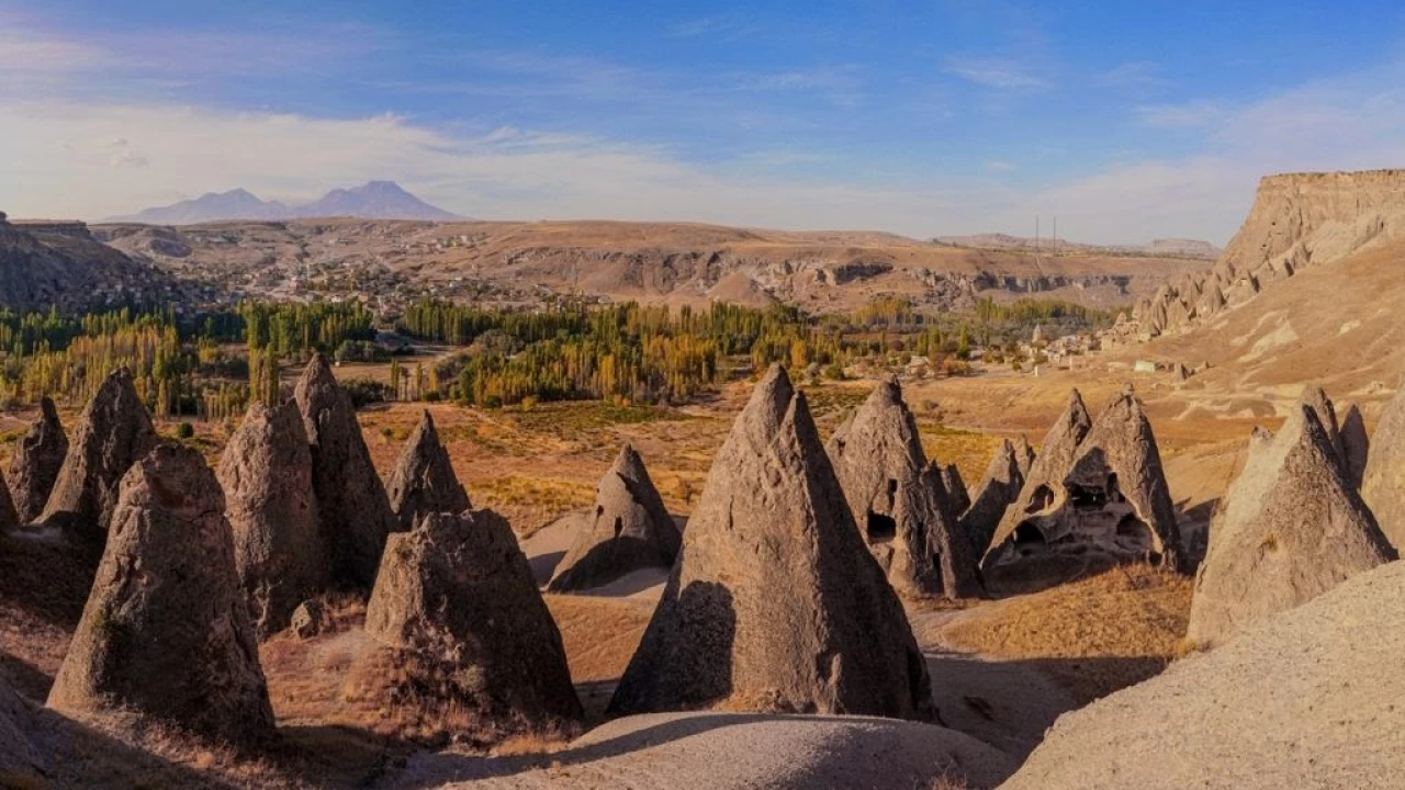Gzelyurtun talara yazlm masal: Peribacalar