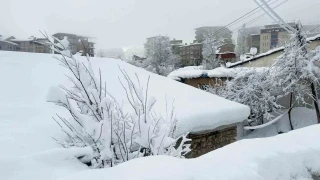 Hakkari'de kar afeti: Ekipler aralıksız çalışıyor