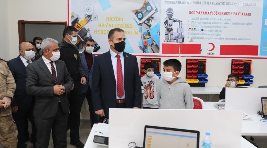 Hakkari'de robotik kodlama atölyesi hizmete açıldı