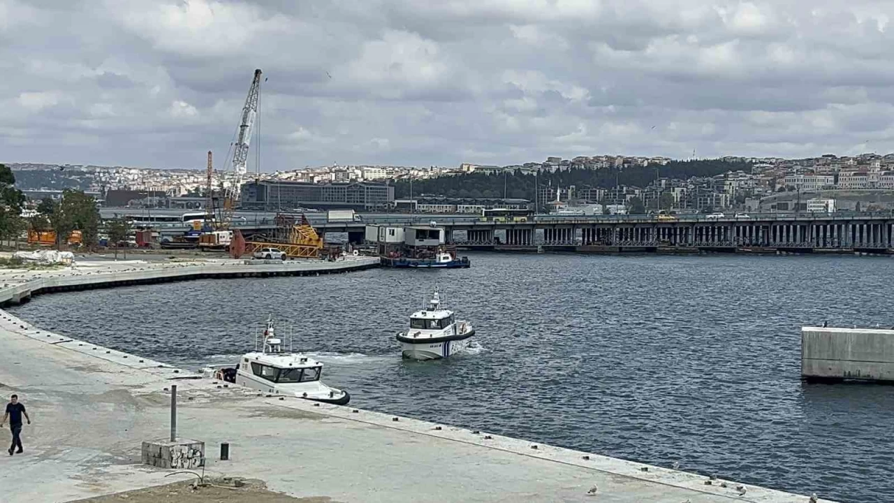 Hali� Metro K�pr�s�nden atlayan adam�n cans�z bedeni ��kar�ld�