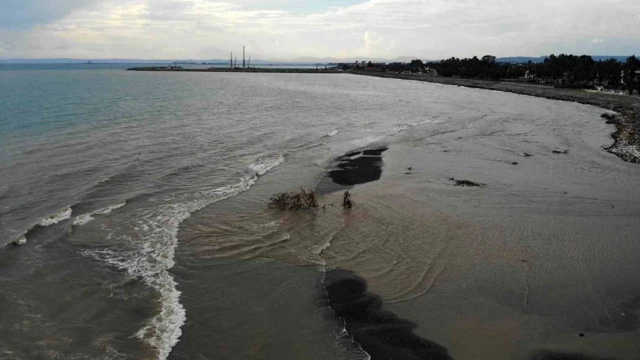 Hatay'da denizin rengi de�i�ti