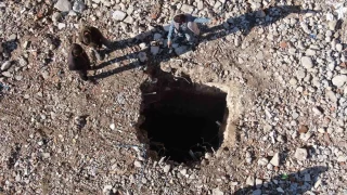 Hatay'da enkaz kaldrlan binann yerinde 10 metrelik obruk olutu