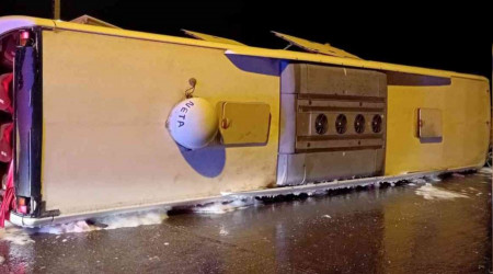 Hatay'da yolcu otobüsü devrildi: 3 ağır 40 yaralı