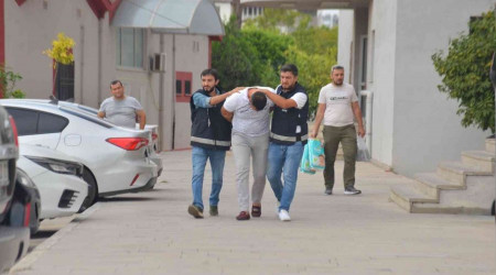 Havaya ateş açarken arkadaşını vurdu