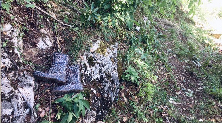 Hayvanlar�n� otlat�rken y�ksekten d��en ya�l� kad�n hayat�n� kaybetti