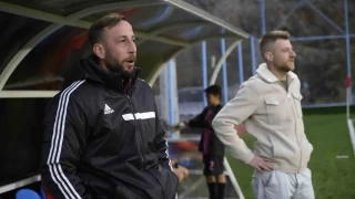 Hem bakan hem antrenr hem de kaleci