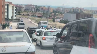 Hem trafii tehlikeye attlar hem de snavdaki adaylarn dikkatini dattlar