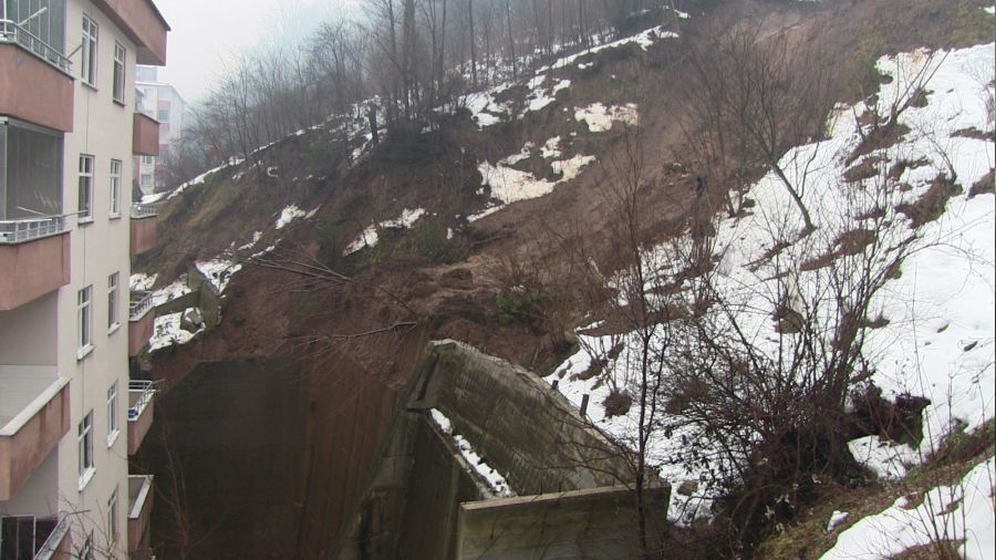 Heyelan riski nedeniyle bazı evler boşaltıldı