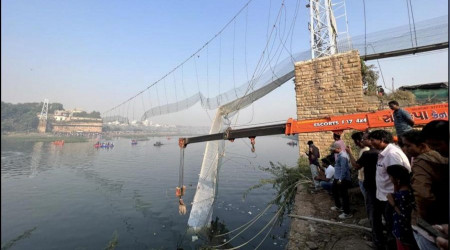 Hindistan'da asma köprü faciasında ölenler 141'e yükseldi