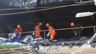 Hindistan'da bir otelin restoran�nda ��kan yang�nda 21 ki�i hayat�n� kaybetti