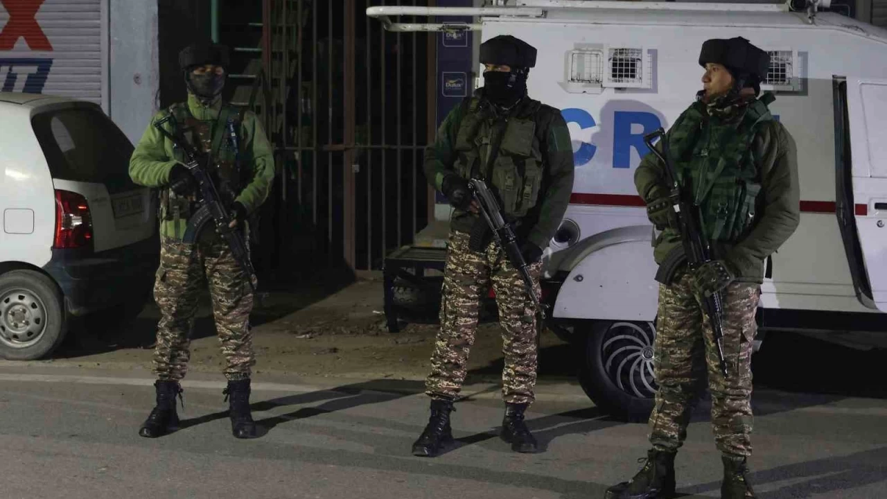 Hindistan'da karakolda patlama: 9 ölü, 32 yaralı