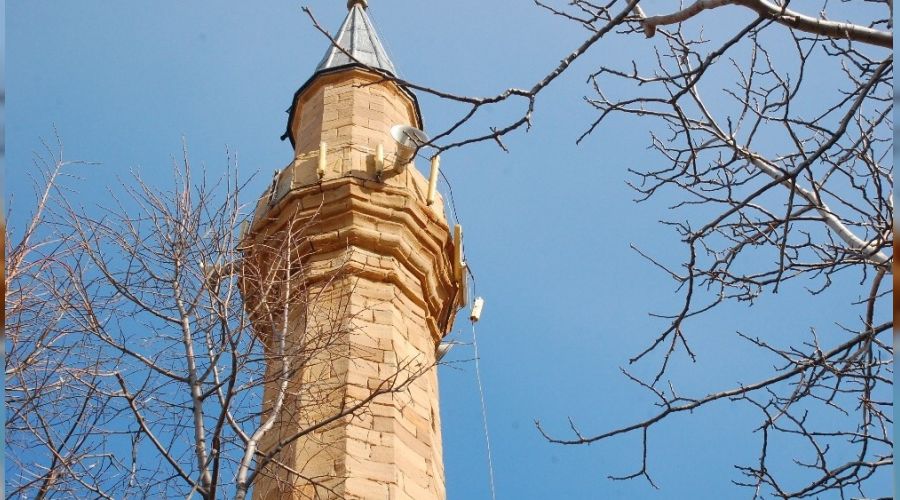 Hırsızlar 510 yıllık camiye dadandı