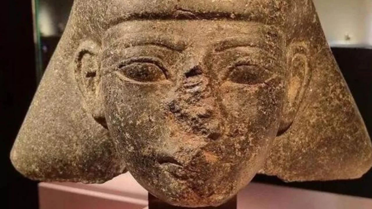 Hollanda, alnan 3 bin 500 yllk antik heykeli Msr'a iade ediyor