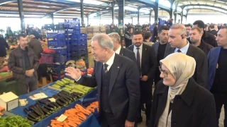 Hulusi Akar, AKP aday iin pazarda oy istedi