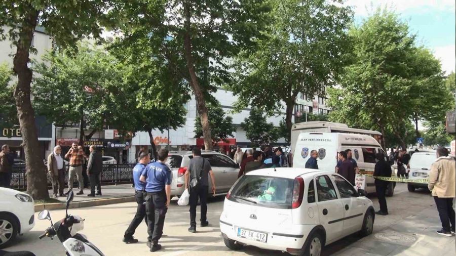 Husumetlisini cadde ortas�nda silahla vurdu