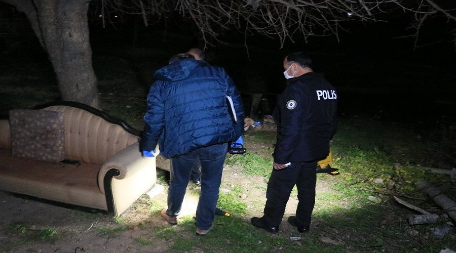 Husumetlisini vurmak isterken karısını vurdu