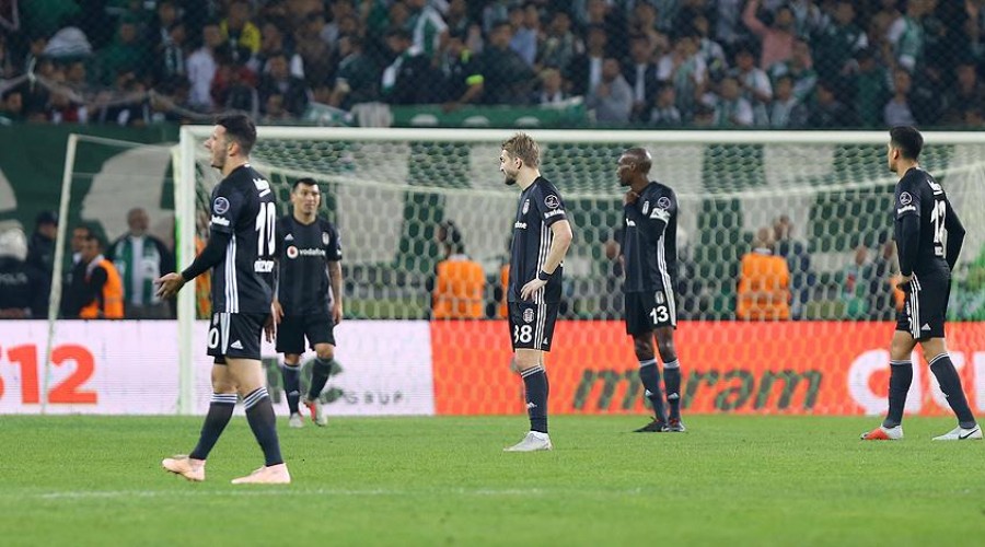 �ki ileri bir geri