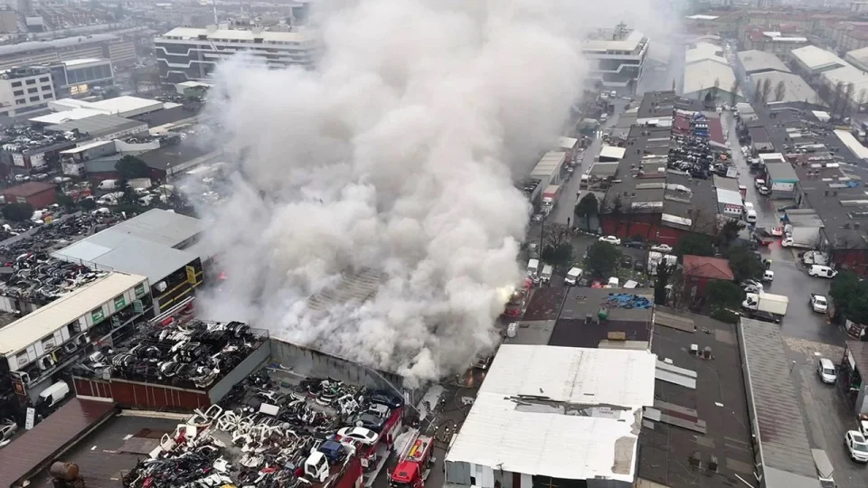 �kitelli Atat�rk Sanayi Sitesi'nde yang�n