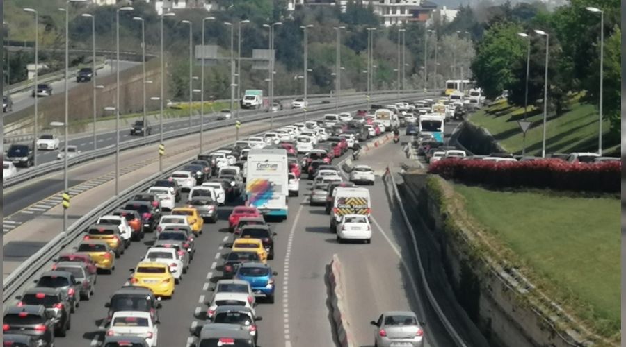 �lk g�n 15 Temmuz �ehitler K�pr�s�nde trafik yo�unlu�u