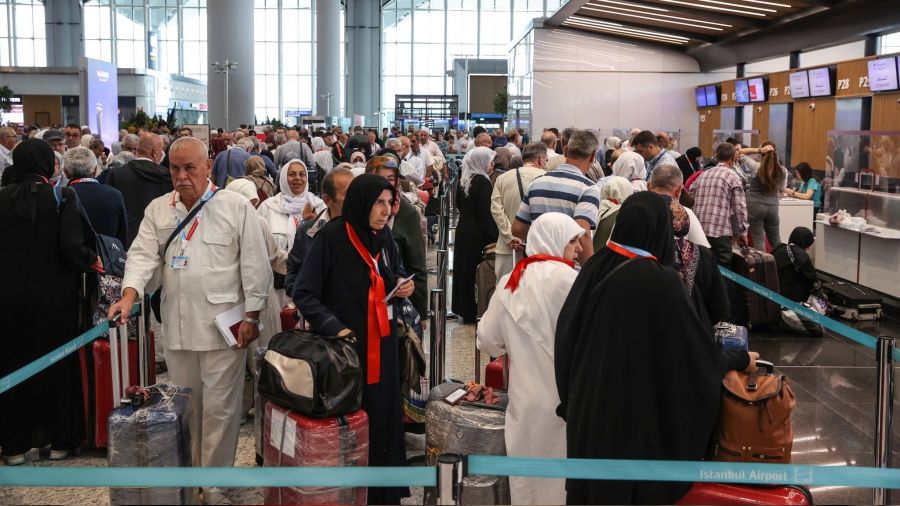 İlk hac kafilesi dualarla uğurlandı