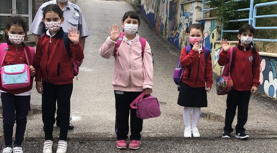 �lkokul ve ana s�n�flar�nda y�z y�ze e�itim ba�lad�